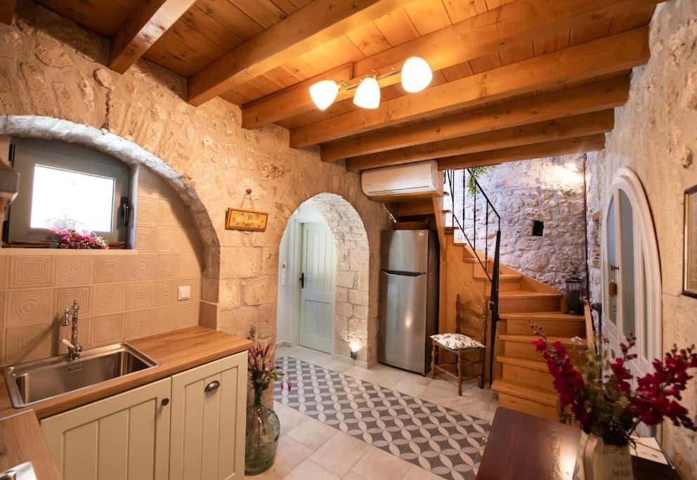 La Casa Di Bella A Tradional Stone House With Barbecue Villa Kariá Eksteriør bilde