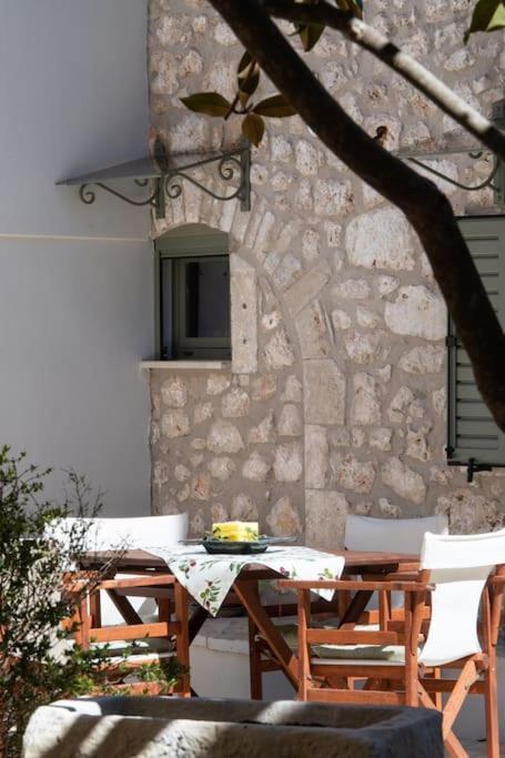 La Casa Di Bella A Tradional Stone House With Barbecue Villa Kariá Eksteriør bilde