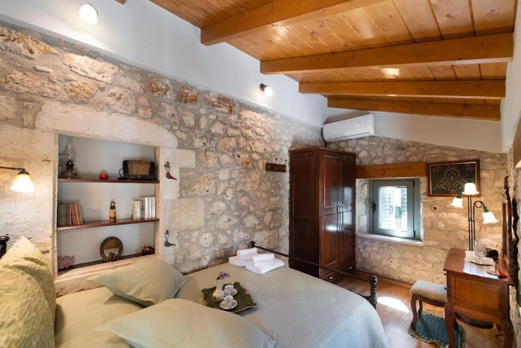 La Casa Di Bella A Tradional Stone House With Barbecue Villa Kariá Eksteriør bilde